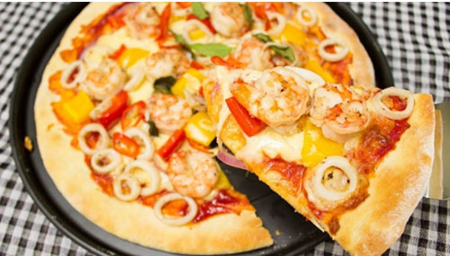 Cách làm bánh pizza hải sản không bị tanh như nhà hàng