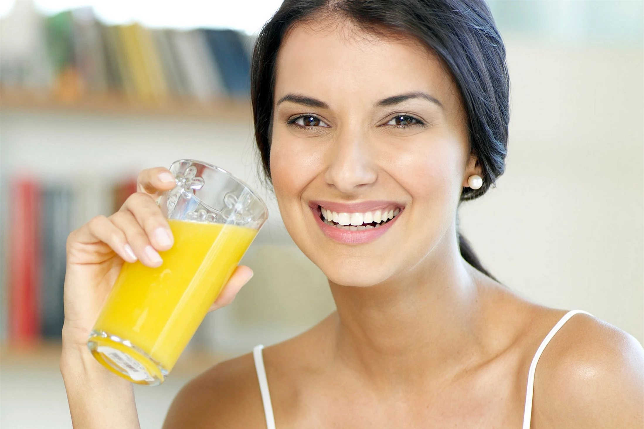 Uống nước cam với thuốc kháng sinh sẽ làm giảm tác dụng của thuốc