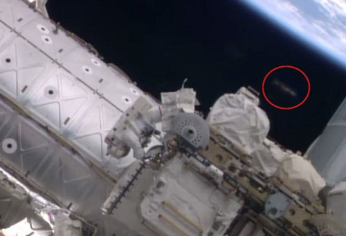 UFO bí ấn xuất hiện gần Trạm không gian quốc tế