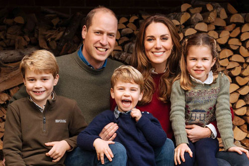 Gia đình hoàng gia trên thế giới tung ảnh thiệp Giáng sinh, nhà Công nương Kate lần đầu "lép vế" trước vẻ đẹp hoàn mỹ của hoàng gia Bỉ