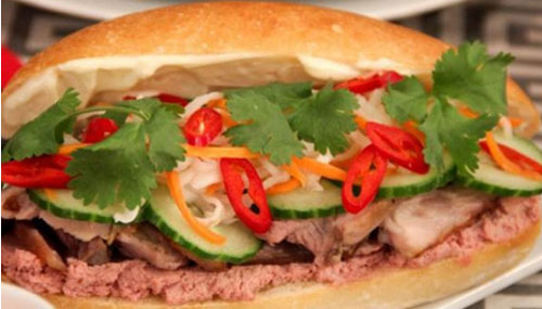 10 phút xong ngay bữa sáng với bánh mì pate thập cẩm