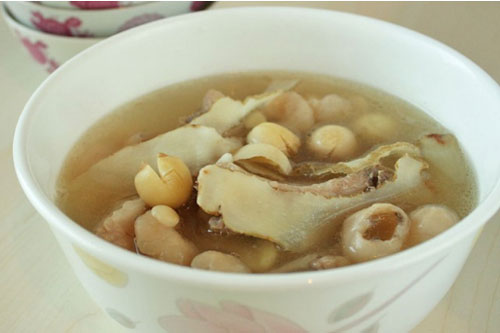 Bổ mát với món canh sườn ninh hạt sen