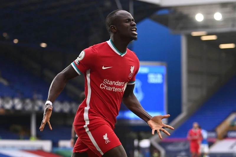 Tiền vệ phải: Sadio Mane (Liverpool, định giá chuyển nhượng: 108 triệu bảng).