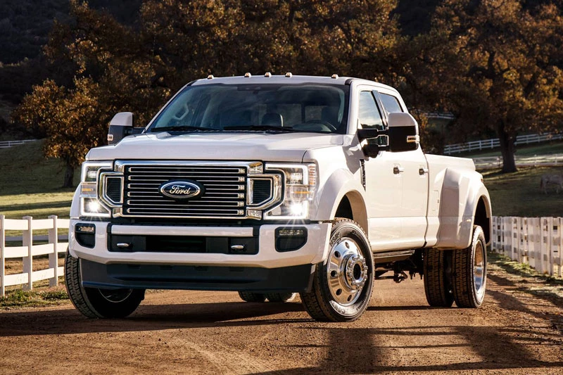 =2. Ford F-450 Super Duty 2020 (công suất tối đa: 475 mã lực).