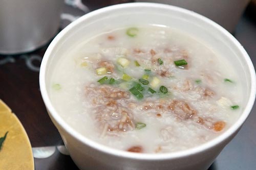 Cách nấu cháo thịt bò bằm, nước xương heo ngon chuẩn vị