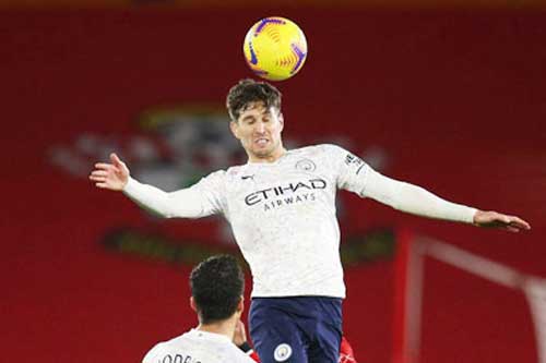 Man City: Stones tiếp tục đóng vai 'đá tảng'