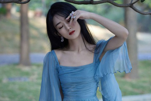 Triệu Lệ Dĩnh đẹp nao lòng với sắc xanh quyến rũ