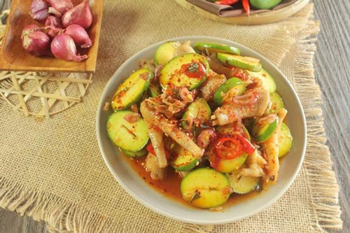 Cách làm chân gà sốt Thái chua chua cay cay, ngon "xoắn lưỡi"