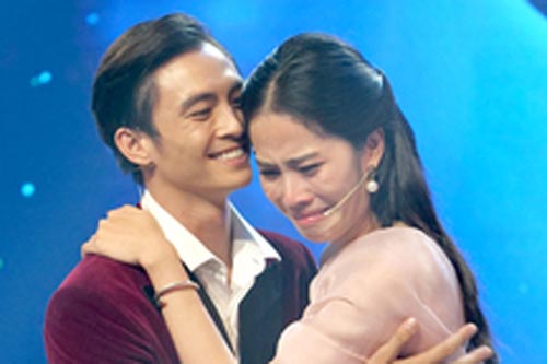 Nam Em mếu máo trong vòng tay Lãnh Thanh