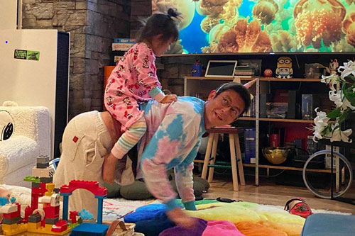 Trần Quán Hy từ 'sát thủ tình trường' hóa ông bố cuồng con