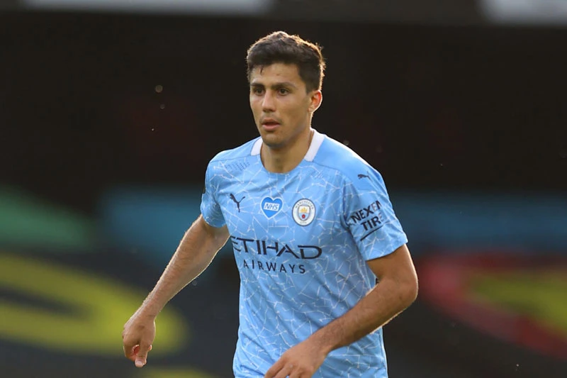 Tiền vệ trung tâm: Rodri (Man City, định giá chuyển nhượng: 57,6 triệu bảng).