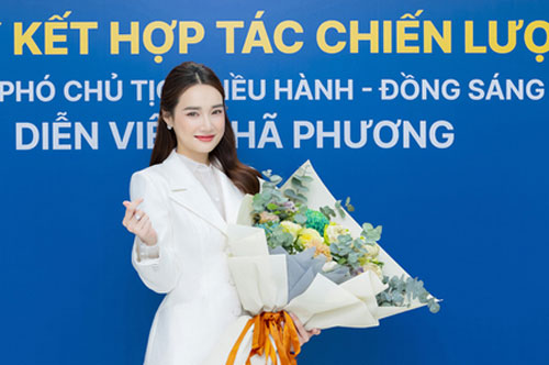 Nhã Phương lên chức phó chủ tịch