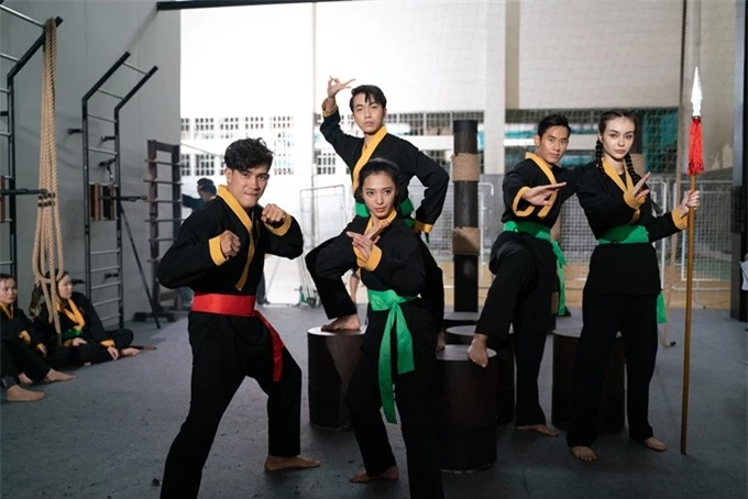 Võ sinh đại chiến là bộ phim học đường kết hợp võ thuật, xoay quanh đam mê võ học của các sinh viên tại một trường quốc tế. Phim ra rạp từ 1/1/2021.