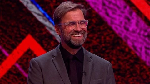 Klopp tranh thủ 'đá đểu' thành Manchester khi nhận giải thưởng