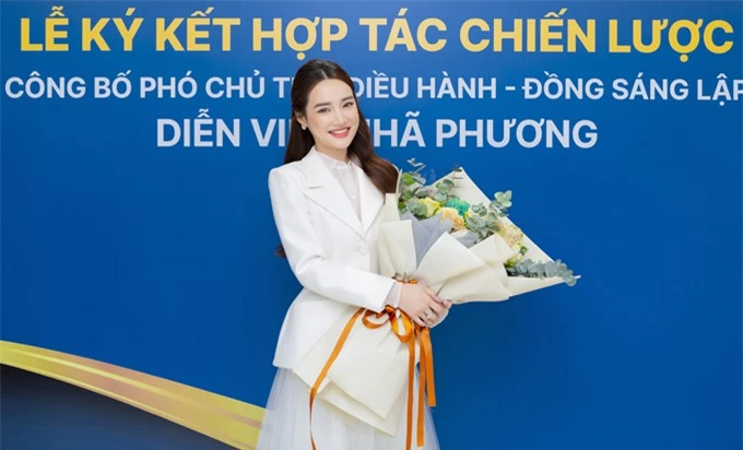 Giữ vai trò lãnh đạo cấp cao của một thương hiệu, Nhã Phương hy vọng sẽ chia sẻ mối đồng cảm, góp phần chăm sóc sức khỏe, sắc đẹp cho các bà mẹ và em bé sau sinh bằng việc phân phối các sản phẩm 100% từ đông y thiên nhiên.