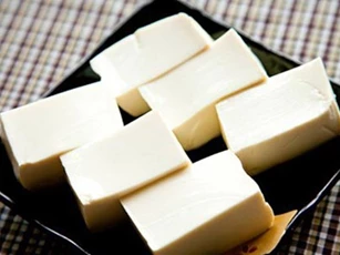 Cách phân biệt đậu phụ chứa thạch cao và đậu phụ sạch đơn giản nhất