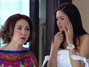 Chuẩn bị về lại mặt, mẹ chồng đứng sẵn ở cửa săm soi: "Vàng cưới cứ để mẹ cầm, nhỡ có ai lấy", nàng dâu nhẹ nhàng đáp lại 1 lời khiến bà im bặt
