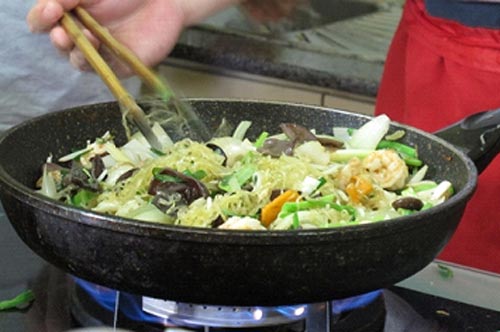 Sai lầm nghiêm trọng ai cũng mắc phải khi xào rau