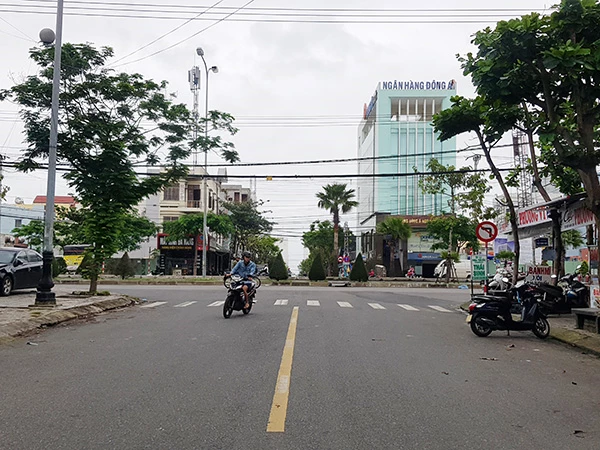 UBND TP Đà Nẵng đã có văn bản thống nhất chủ trương từ cách đây hơn 1 năm nhưng đến nay việc mở dải phân cách đường Ngũ Hành Sơn để nối thông đường Dương Khuê với đường Đỗ Bá vẫn chưa được thực hiện