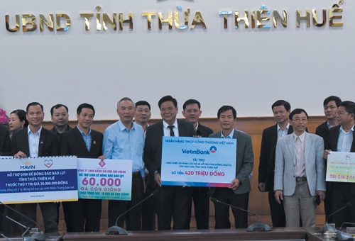 Thừa Thiên Huế: VietinBank ủng hộ 420 triệu đồng giúp dân khôi phục sản xuất sau bão lũ 