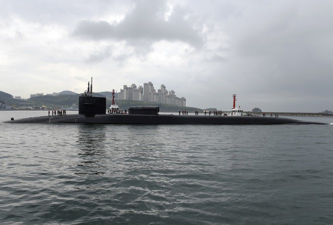 Tàu ngầm hạt nhân của Mỹ đi qua eo biển Hormuz, gửi thông điệp cứng rắn tới Iran