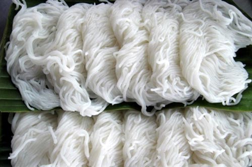 Cách phân biệt bún sạch và bún chứa hóa chất độc hại