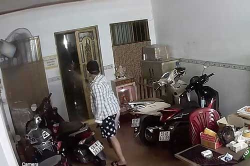 TP.HCM: Nghi án dùng bình xịt hơi cay tấn công cướp tài sản ở cửa hàng ĐTDĐ