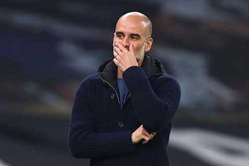 Chung kết Cúp Liên đoàn diễn ra muộn 2 tháng, đại gia đau đầu