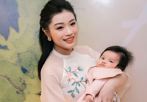 Quán quân Sao Mai Thu Hằng bất ngờ hé lộ con gái, lần đầu công khai trước truyền thông