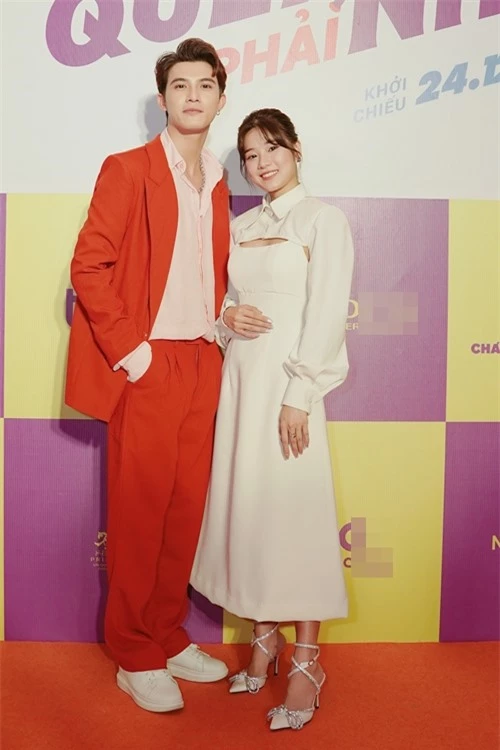 Cặp đôi diễn viên chính của phim Người cần quên phải nhớ - Trần Ngọc Vàng và Hoàng Yến Chibi.