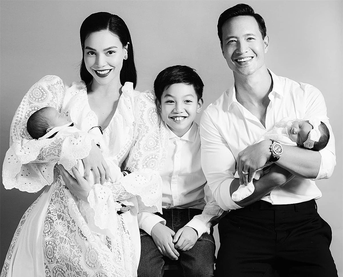 Hồ Ngọc Hà rạng rỡ bên chồng và ba con trong dự án phim tài liệu Rồi một ngày Hà nói về tình yêu.