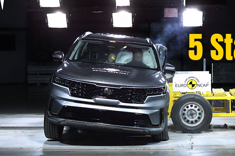 Kiểm tra độ bền và công nghệ an toàn trên Kia Sorento 2021