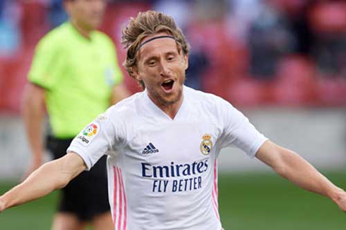 Real Madrid: Quên Benzema đi, Modric mới đáng khâm phục