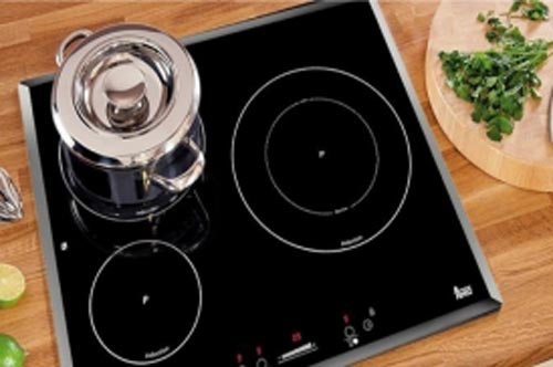 Dùng khăn lau thôi không đủ, biết các mẹo này đảm bảo bếp từ nhà bạn sạch bong vết bẩn