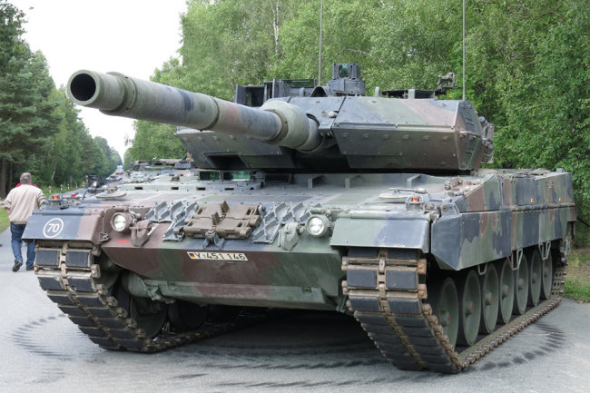 Tăng Leopard 2A7 thêm nặng nề khi lắp đặt Trophy
