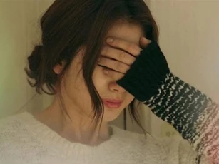 Đến viện thăm bạn, bỗng người yêu tôi bật khóc sụt sùi khiến tất cả mọi người ngẩn ngơ