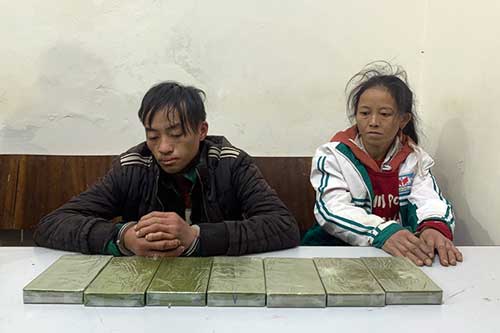 Sơn La: Chồng đang cai nghiện, vợ vẫn đi xách thuê 7 bánh heroin