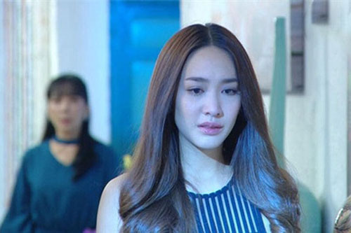 Chị dâu đến chơi mang một chiếc hộp đưa cho mẹ chồng, tò mò nên khi chị ấy vừa ra khỏi nhà, tôi đã vội mở hộp để rồi choáng váng với những thứ bên trong