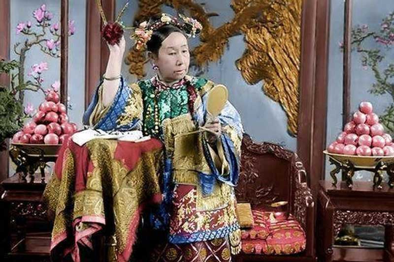 'Dựng tóc gáy' với loại ám khí cực độc mà Từ Hi thái hậu luôn mang theo lúc ngủ khiến cả hậu cung khiếp sợ