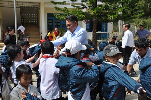 Biwase chia sẻ khó khăn với người dân miền Trung – Tây Nguyên