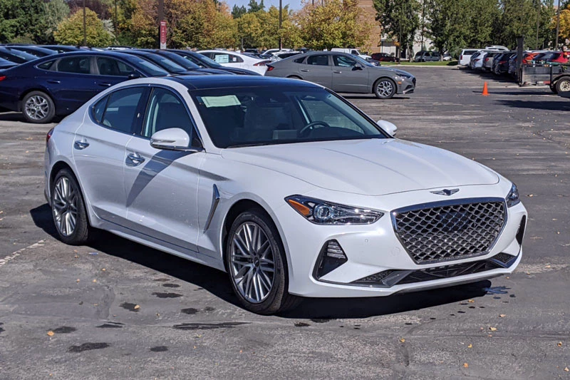 4. Genesis G70 2021 (giá khởi điểm của phiên bản AWD: 38.000 USD, điểm tổng thể: 8,8/10).