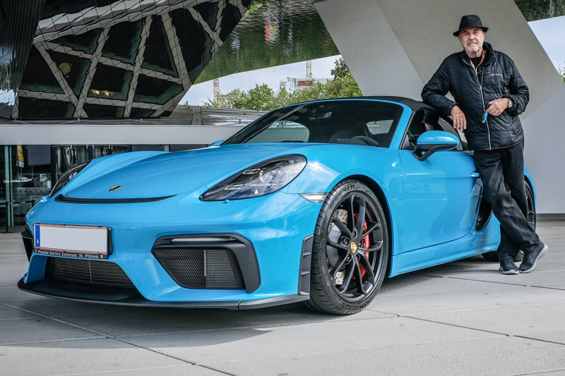 SỐC: Cụ ông 80 tuổi tậu chiếc Porsche thứ 80