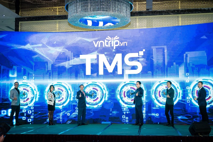 Đại diện các đại biểu lên khởi động chính thức ra mắt sản phẩm “Vntrip TMS - Nền tảng công nghệ tiên phong trong Quản trị công tác và Du lịch.