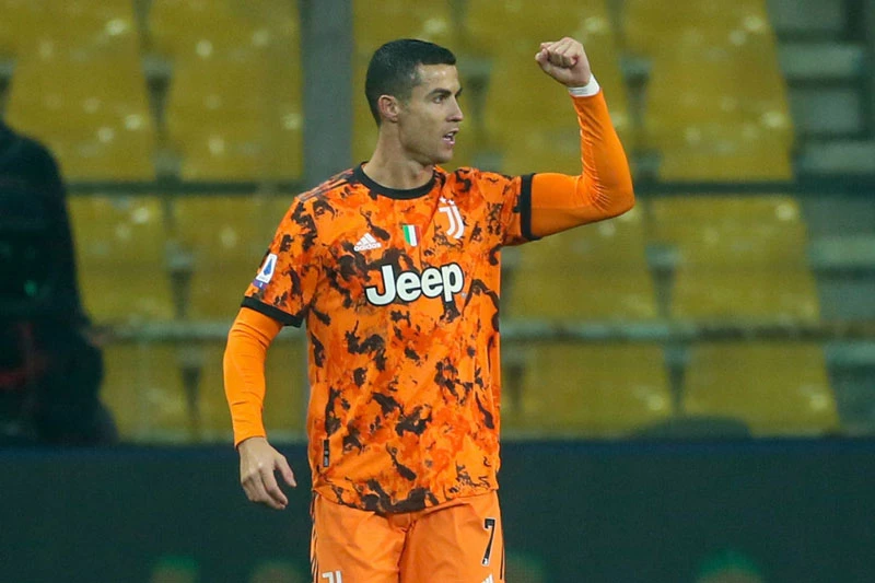 =7. Cristiano Ronaldo (Juventus, định giá chuyển nhượng: 60 triệu euro).