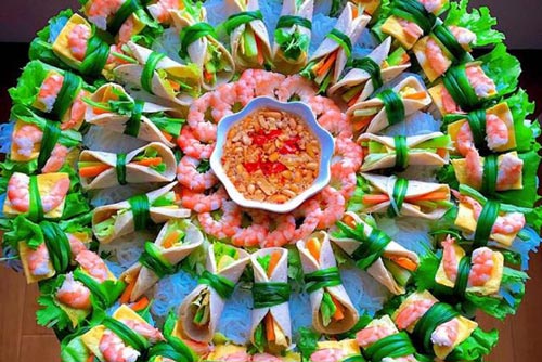 9X Việt tại Nhật trang trí món gỏi cuốn đẹp đến mức không nỡ ăn