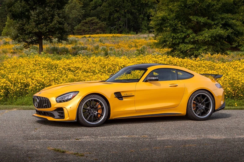 Mercedes-AMG GT R.