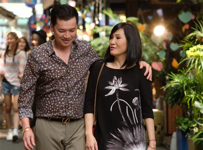 Quang Minh - Hồng Đào công khai thông tin đã ly hôn từ giữa năm 2019. Đôi vợ chồng chung sống hơn 20 năm trước khi đổ vỡ tình cảm. Ngày còn chung sống, họ hay về nước đóng phim, thỉnh thoảng được mời tham gia cùng một dự án.