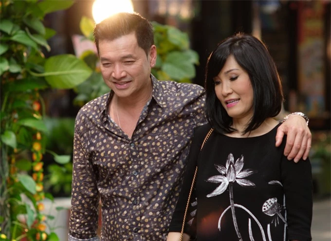 Năm 2017, khi hôn nhân còn êm đẹp, Quang Minh - Hồng Đào hào hứng nhận lời đóng phim điện ảnh Sám hối. Cả hai luôn xuất hiện trên phim trường với diện mạo thoải mái, vui vẻ.