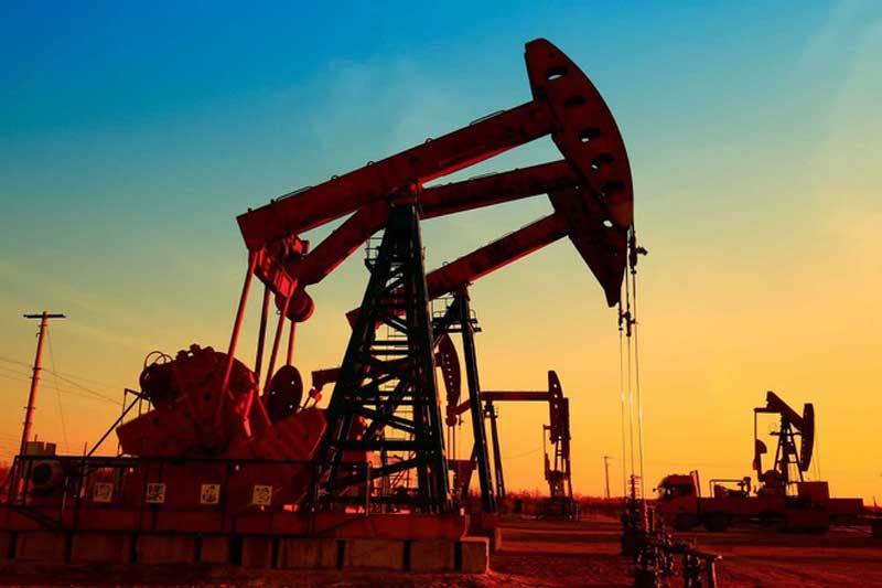 Giá xăng, dầu (23/12): Dầu thô Brent xuống dưới mức 50 USD/thùng
