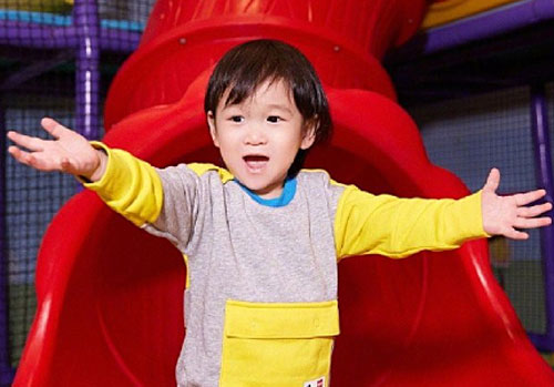 Quý tử đáng yêu của vợ chồng Hồ Hạnh Nhi